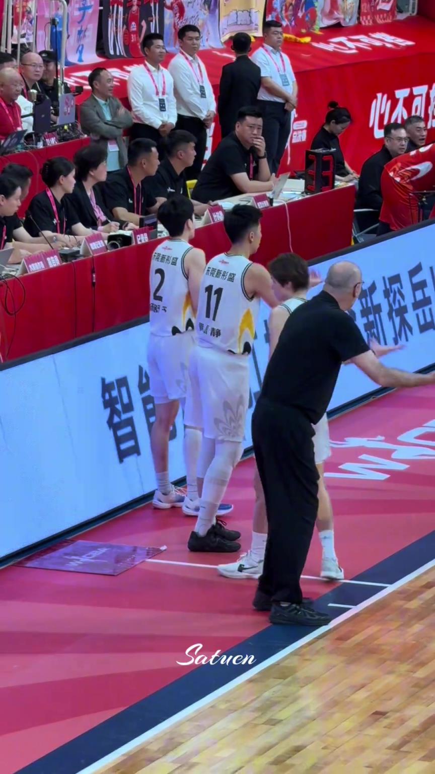 無奈的一家三口！絕望的教練，氣瘋了的皮總！