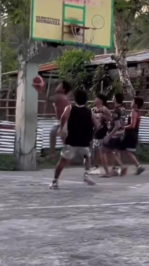 我都準(zhǔn)備好嘲笑他了，結(jié)果被他帥到了