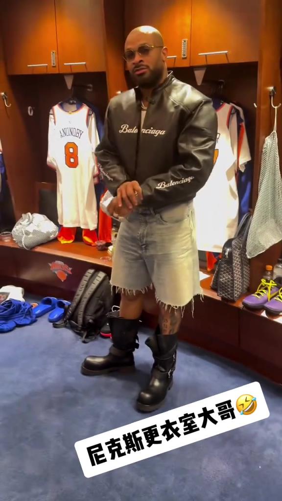 這身就有點看不懂了！“鞋王”塔克今日上腳大頭皮靴