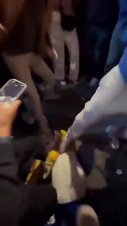 驚！尼克斯大勝步行者后，哈利伯頓遭主場球迷群毆