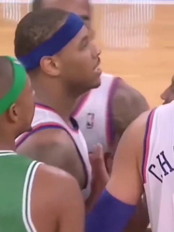 社會瓜！當(dāng)年安東尼與加內(nèi)特發(fā)生沖突，賽后瓜哥帶人堵綠軍大巴